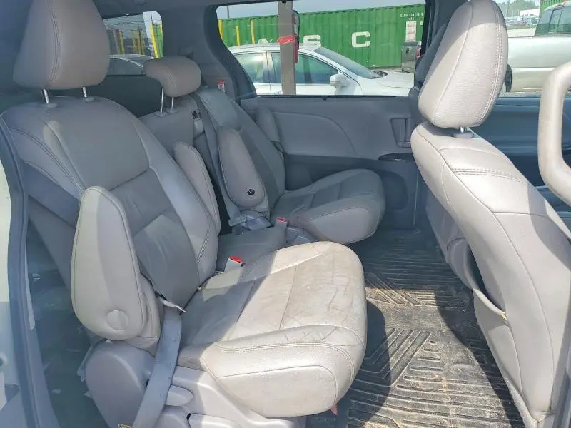 2015 TOYOTA SIENNA XLE PREMIUM 8-PASSENGER  