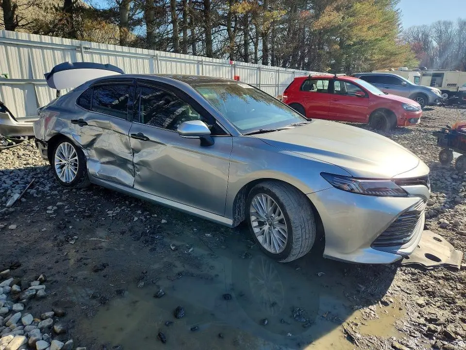 2019 TOYOTA CAMRY XLE  