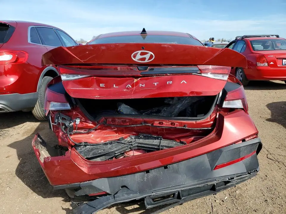 2025 HYUNDAI ELANTRA SE  