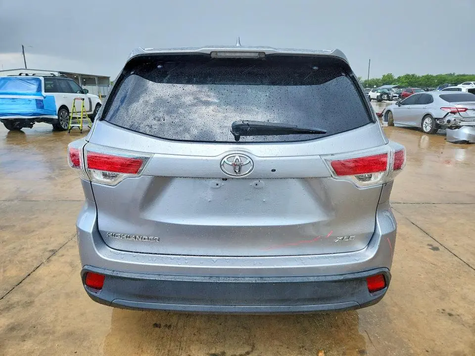 2016 TOYOTA HIGHLANDER XLE  