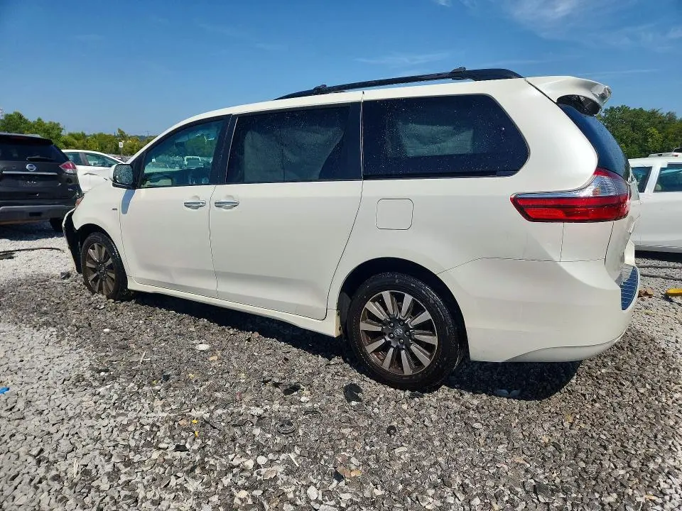 2018 TOYOTA SIENNA XLE 7-PASSENGER  