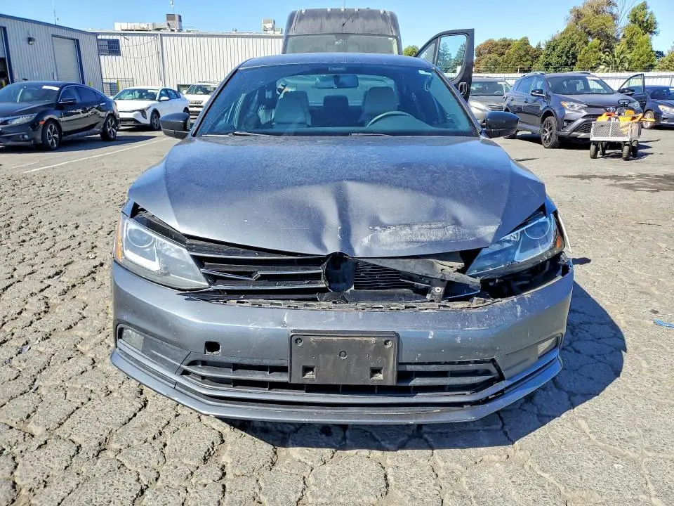 2016 VOLKSWAGEN JETTA SPORT  