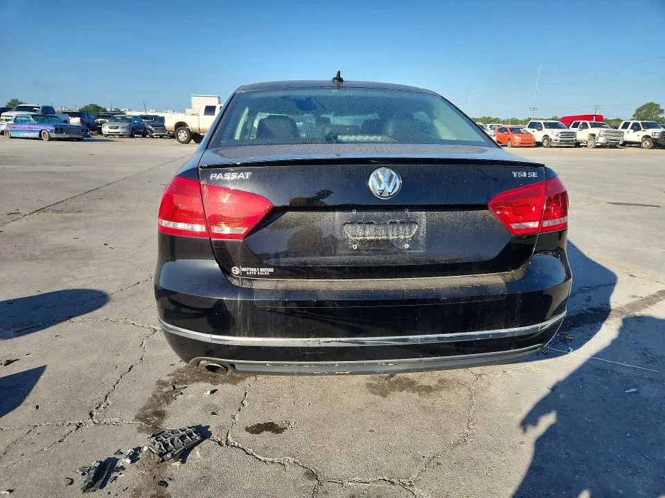 2015 VOLKSWAGEN PASSAT SE  