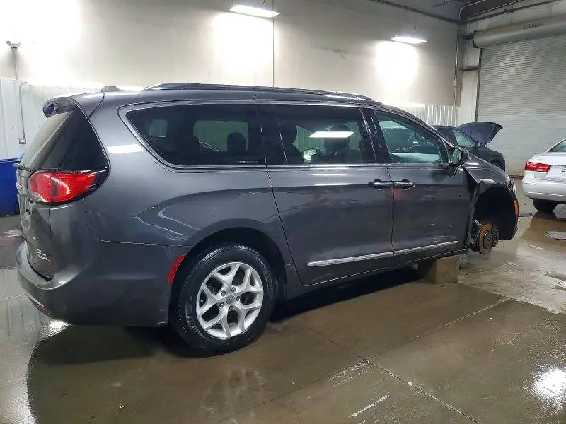 2017 CHRYSLER PACIFICA TOURING L PLUS  