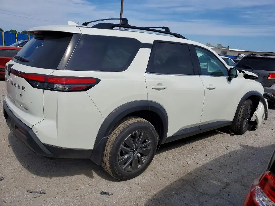 2023 NISSAN PATHFINDER SV  