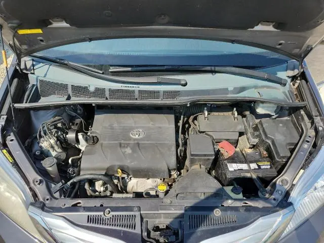 2013 TOYOTA SIENNA XLE  