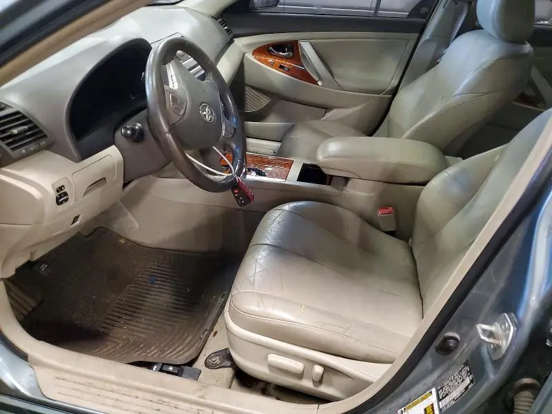 2011 TOYOTA CAMRY XLE V6  