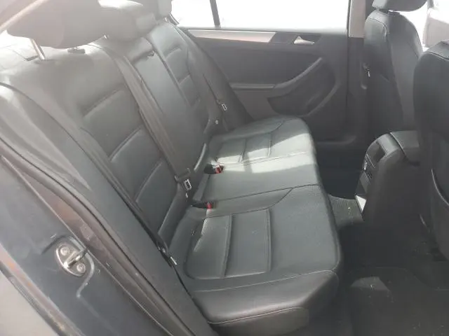 2013 VOLKSWAGEN JETTA SE  