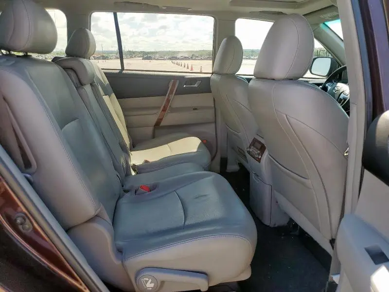2013 TOYOTA HIGHLANDER LIMITED