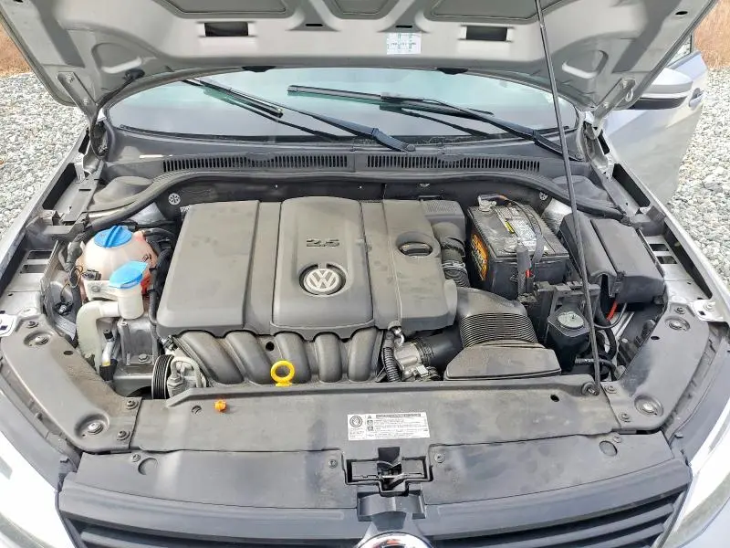 2011 VOLKSWAGEN JETTA SE  