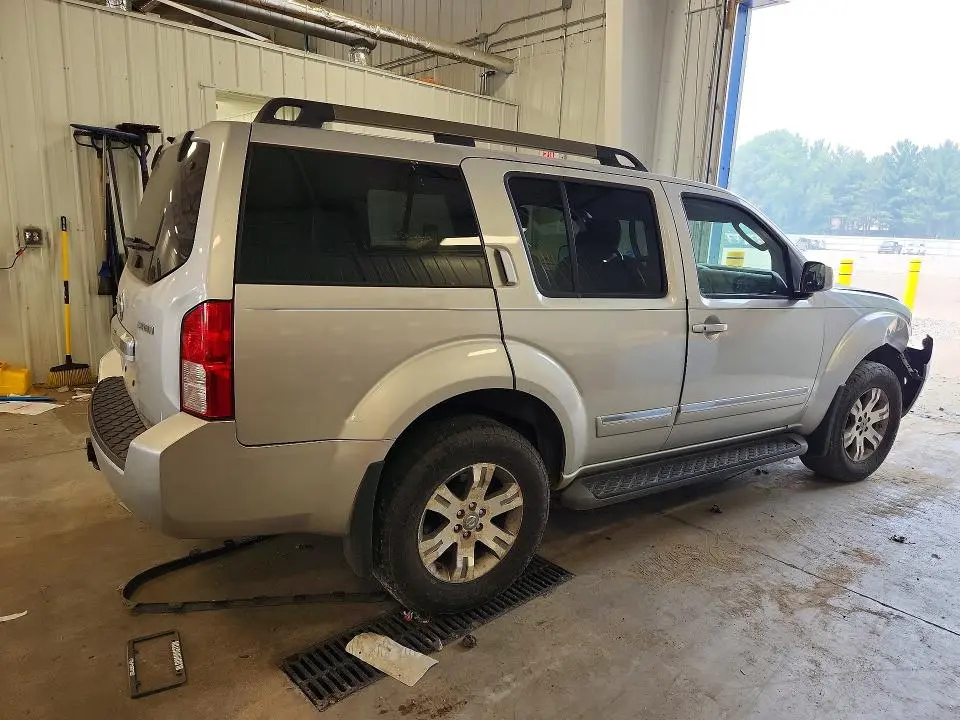 2011 NISSAN PATHFINDER S  