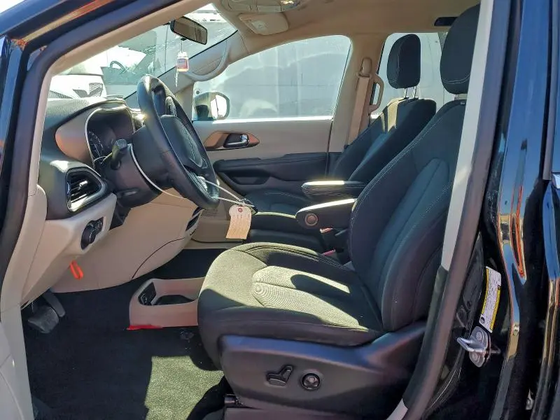 2021 CHRYSLER VOYAGER LX  