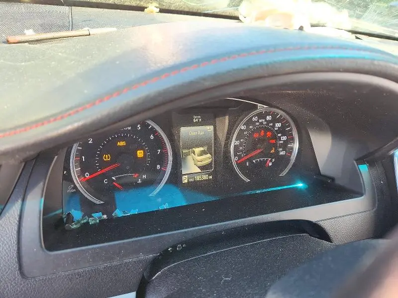 2015 TOYOTA CAMRY SE  