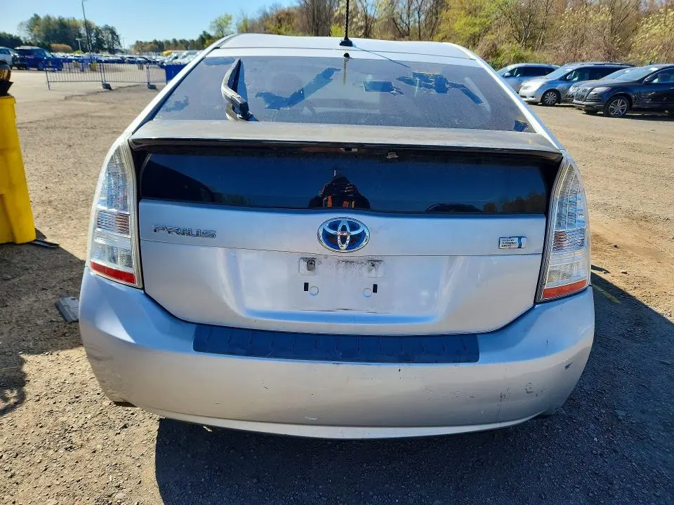 2010 TOYOTA PRIUS III  