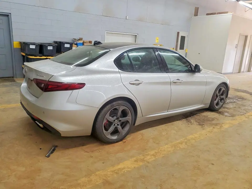 2017 ALFA ROMEO GIULIA   