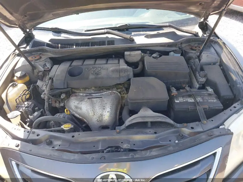 2011 TOYOTA CAMRY LE