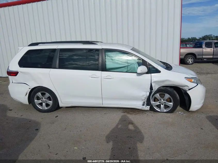 2015 TOYOTA SIENNA LE 8 PASSENGER