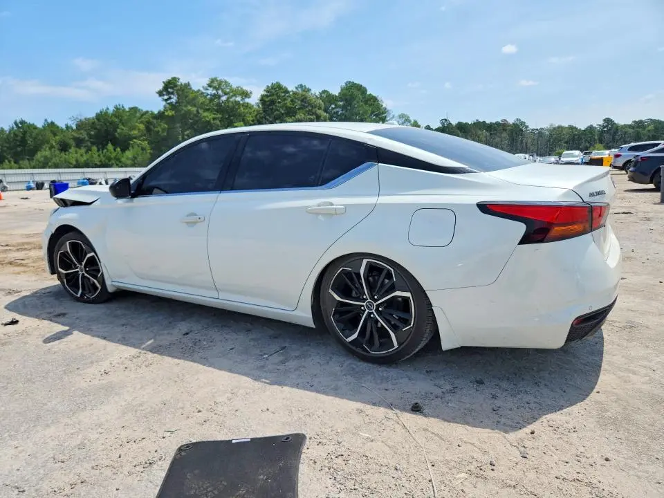 2024 NISSAN ALTIMA SR  