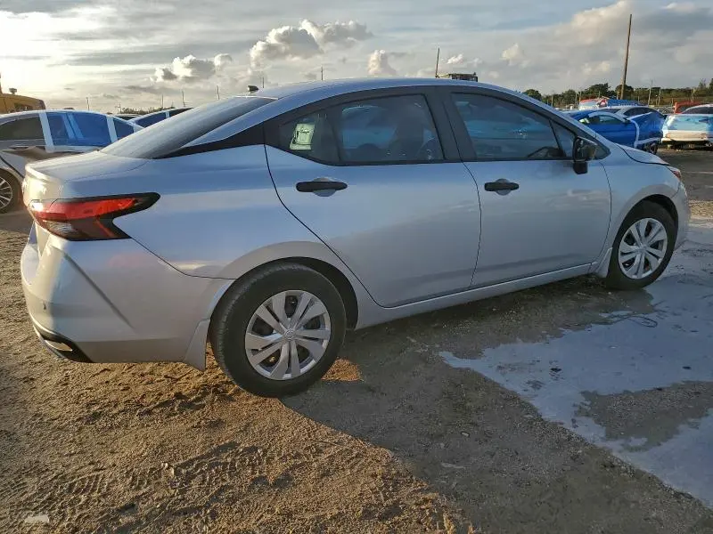 2022 NISSAN VERSA S  