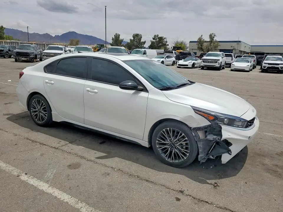2023 KIA FORTE GT LINE  