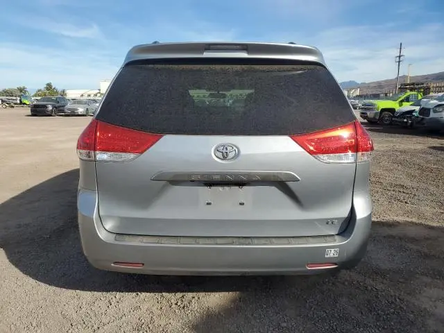 2014 TOYOTA SIENNA LE  