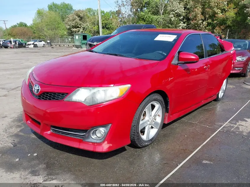 2014 TOYOTA CAMRY SE