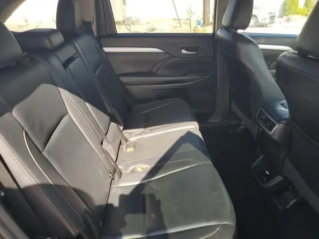 2016 TOYOTA HIGHLANDER XLE  