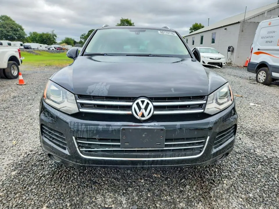 2011 VOLKSWAGEN TOUAREG V6  
