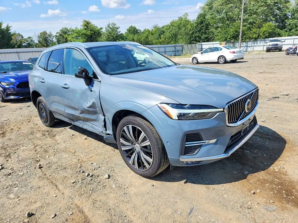 2023 VOLVO XC60 PLUS  