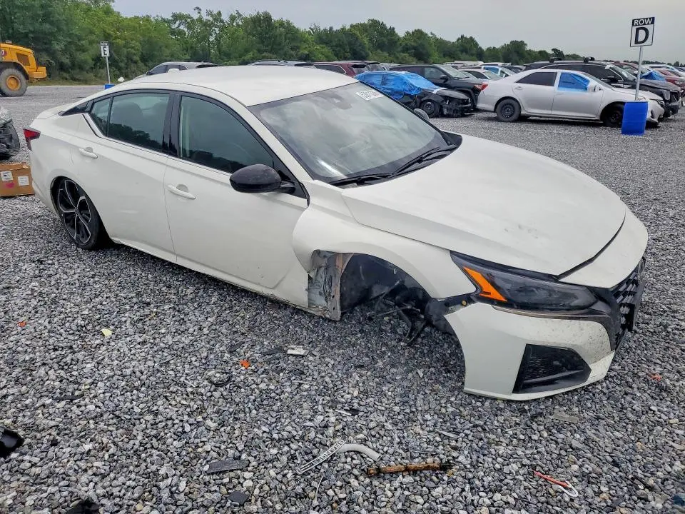 2024 NISSAN ALTIMA SR  