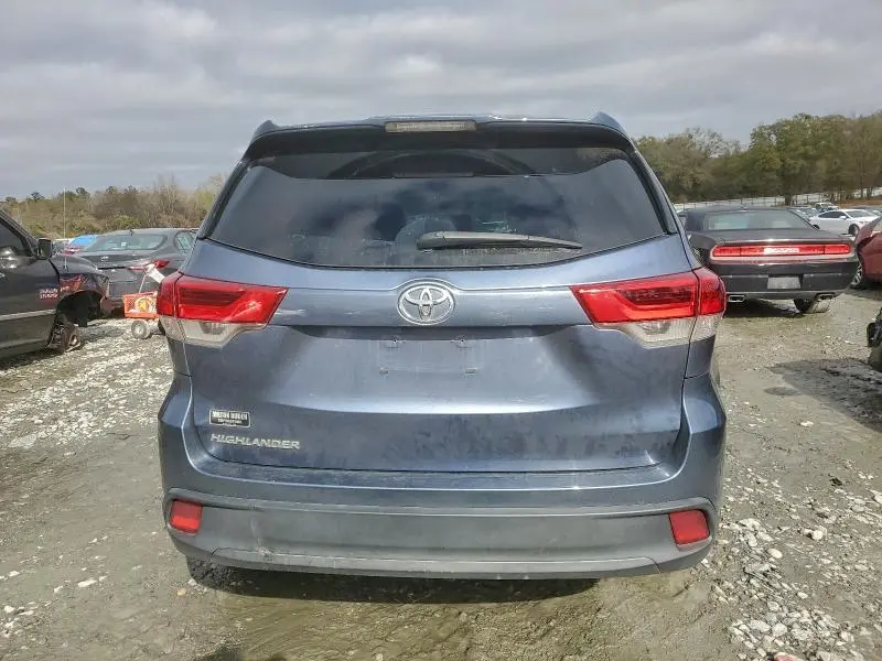 2019 TOYOTA HIGHLANDER LE  