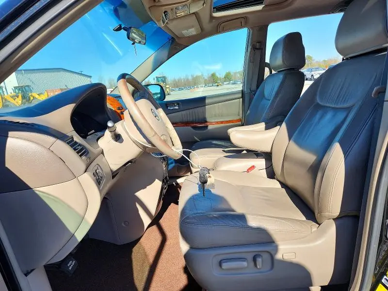 2010 TOYOTA SIENNA XLE  