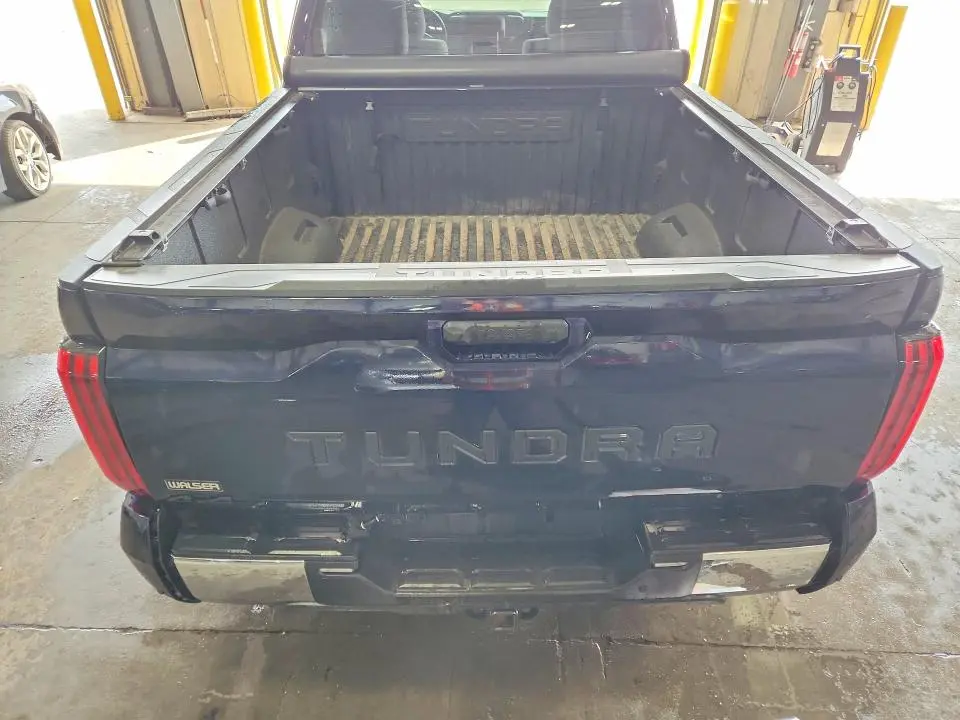 2025 TOYOTA TUNDRA SR5  
