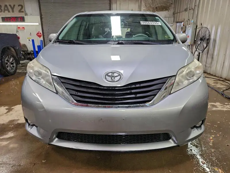 2014 TOYOTA SIENNA XLE  