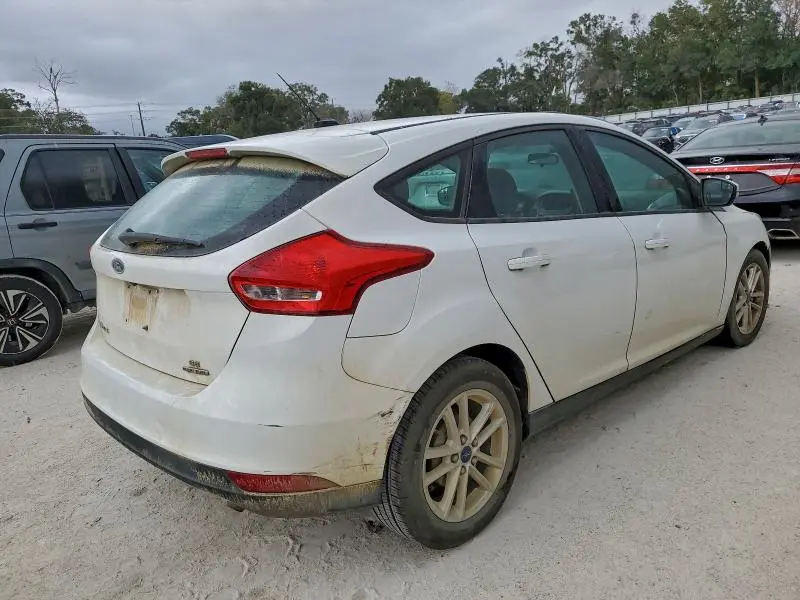 2015 FORD FOCUS SE  