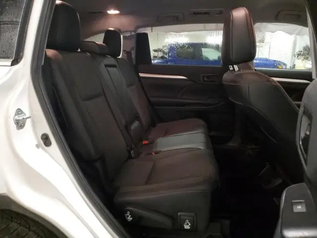 2019 TOYOTA HIGHLANDER LE  