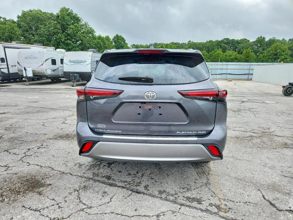 2024 TOYOTA HIGHLANDER PLATINUM  