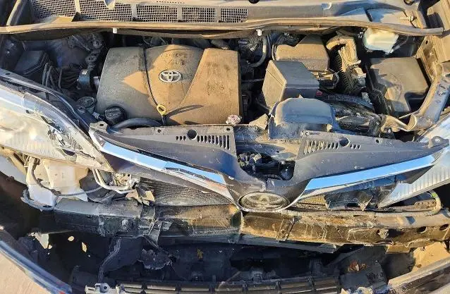 2019 TOYOTA SIENNA LE  