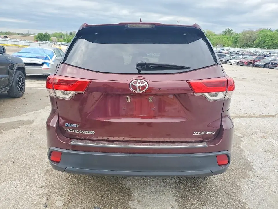 2019 TOYOTA HIGHLANDER XLE  