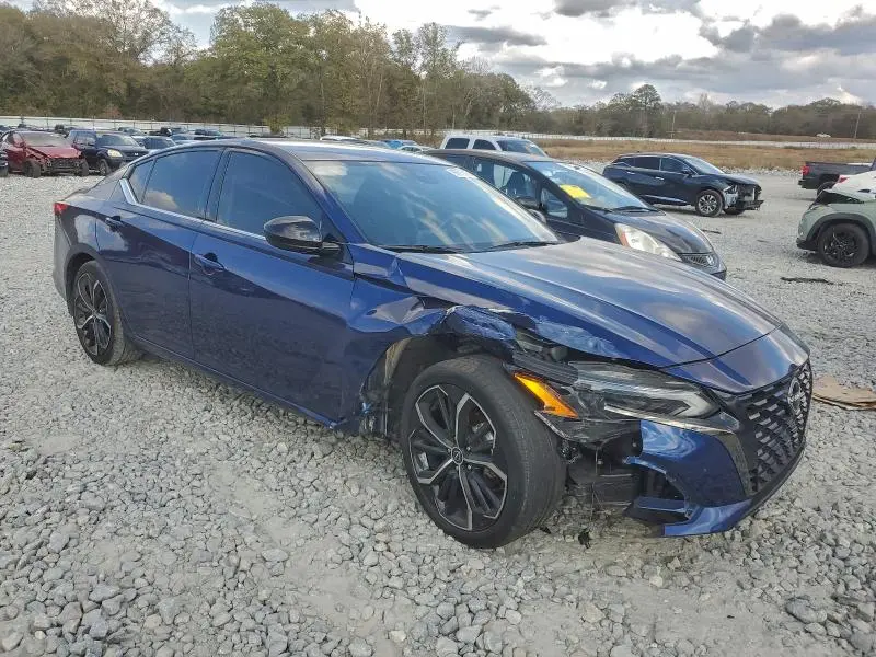 2023 NISSAN ALTIMA SR  