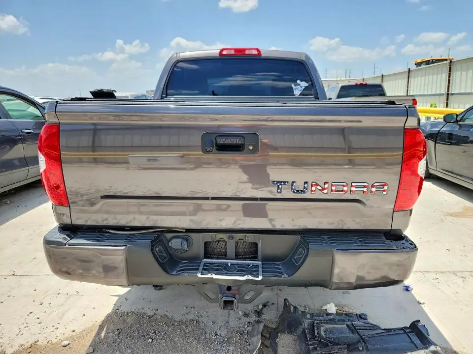 2018 TOYOTA TUNDRA CREWMAX SR5  