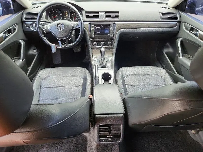 2017 VOLKSWAGEN PASSAT SE  