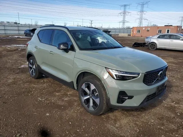 2025 VOLVO XC40 PLUS  