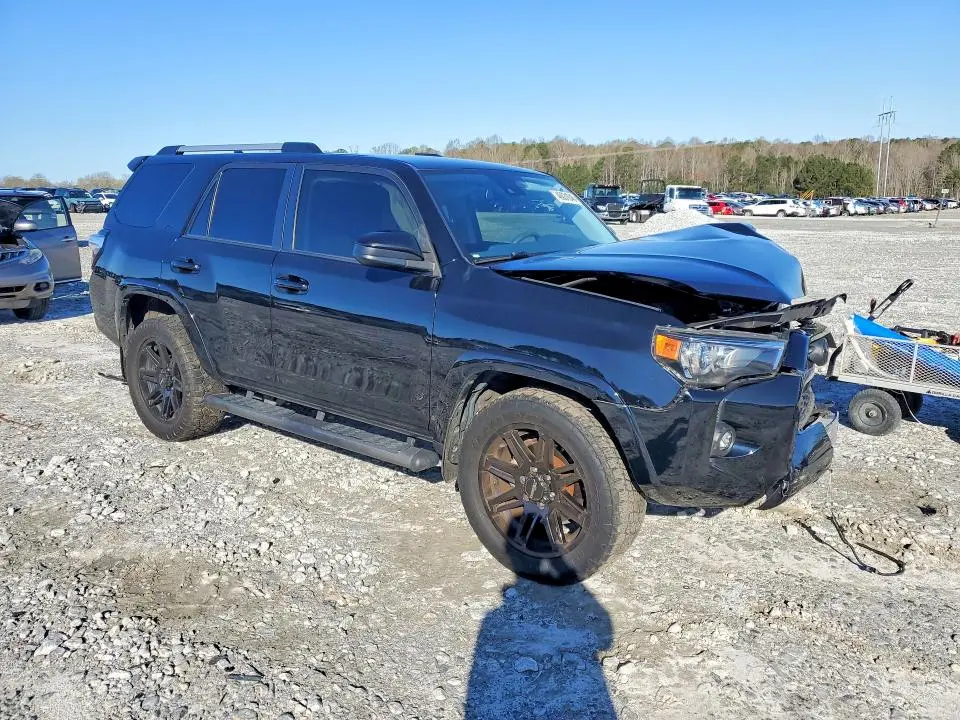 2022 TOYOTA 4RUNNER SR5  