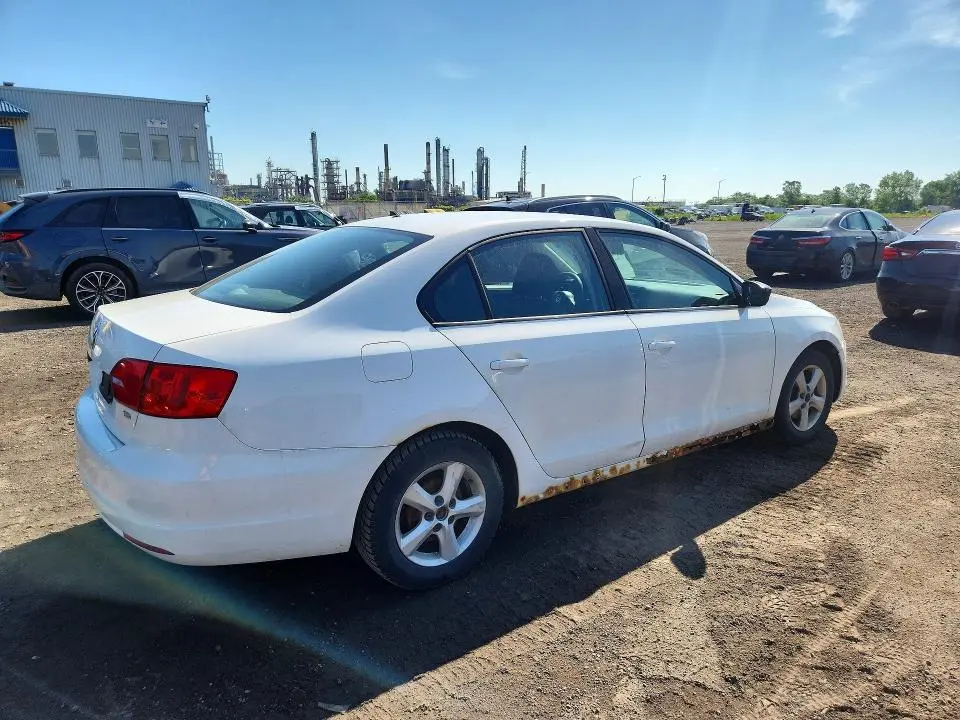 2011 VOLKSWAGEN JETTA BASE  