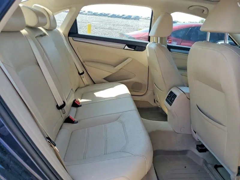 2015 VOLKSWAGEN PASSAT SE  