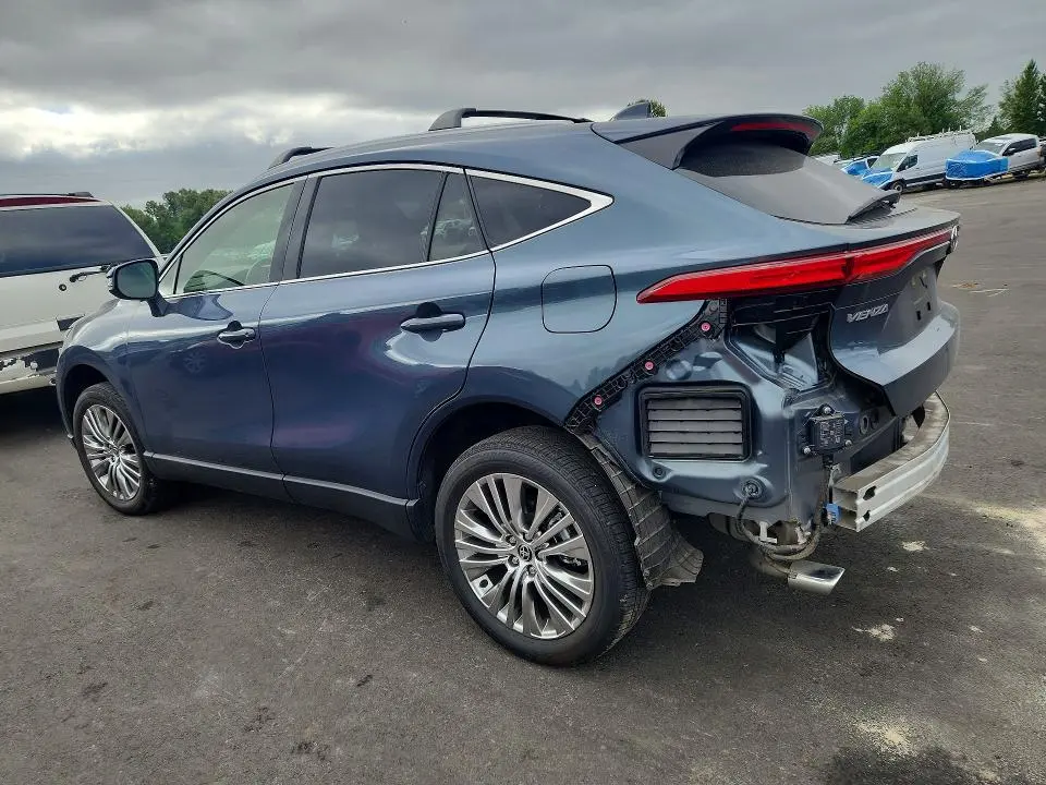 2022 TOYOTA VENZA XLE  