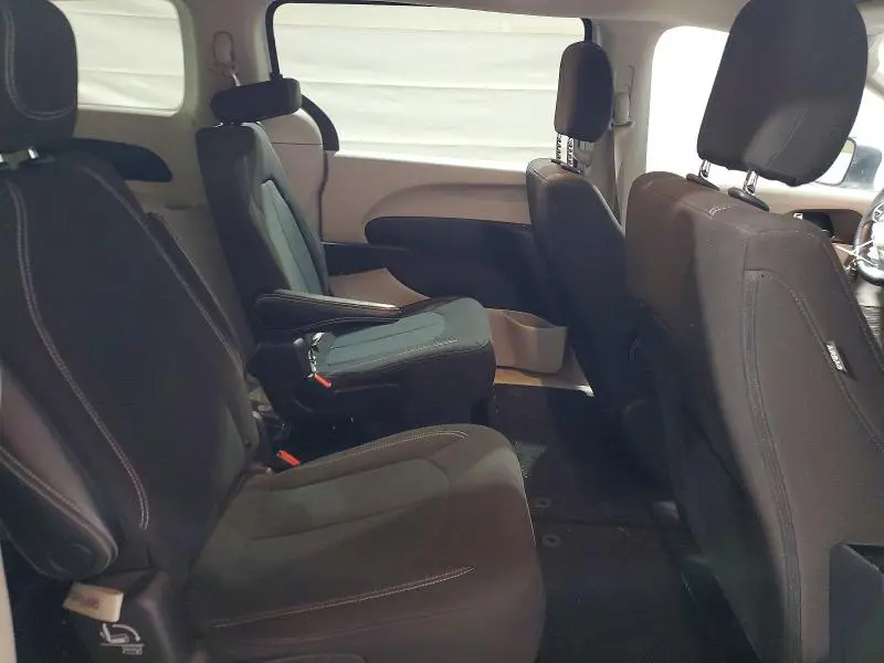 2021 CHRYSLER VOYAGER LX  