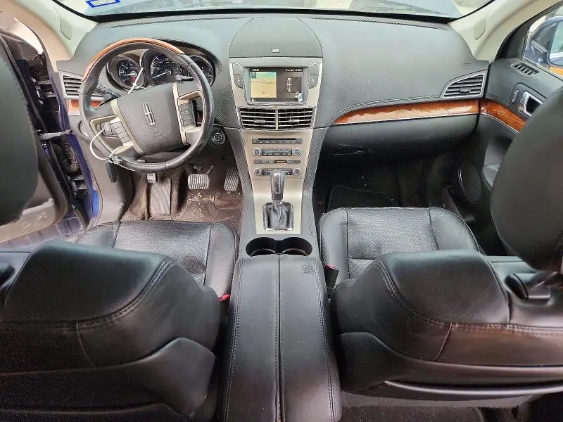 2011 LINCOLN MKT   