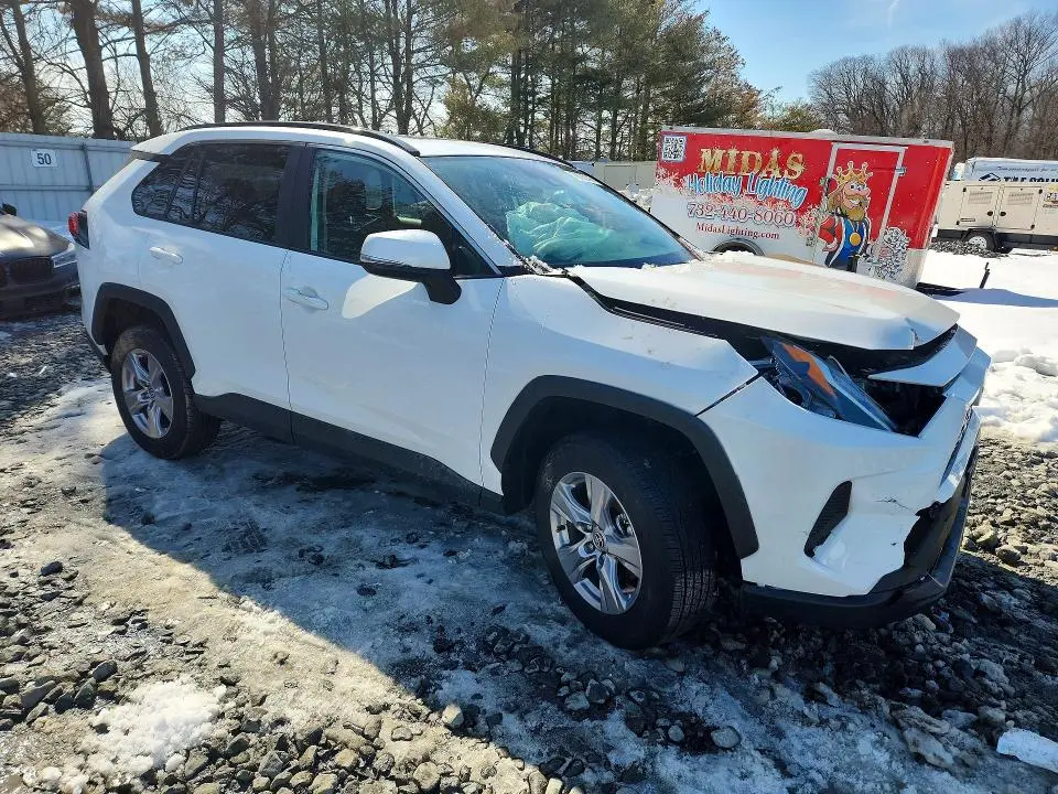 2025 TOYOTA RAV4 XLE  